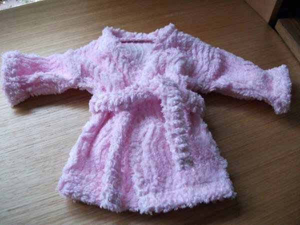 Summer dressing gown doll clothes patterns with long sleeves by Lynne Summer dressing gown doll clothes patterns with long sleeves by Lynne