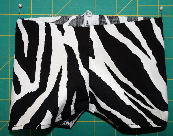7. Mark side seam of shorts